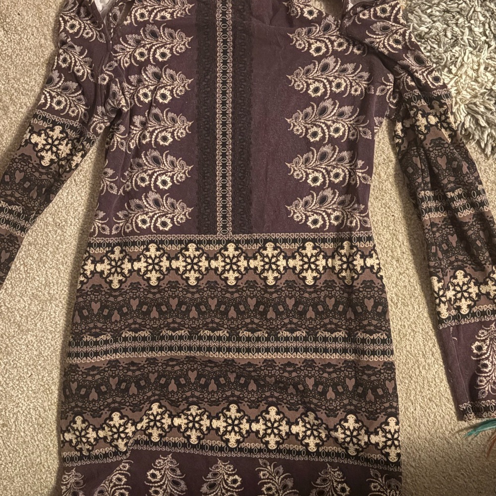 Free People Boho Mini Long Sleeve Tight Patterned Dress w/ Peekaboo back! - Picture 2 of 6